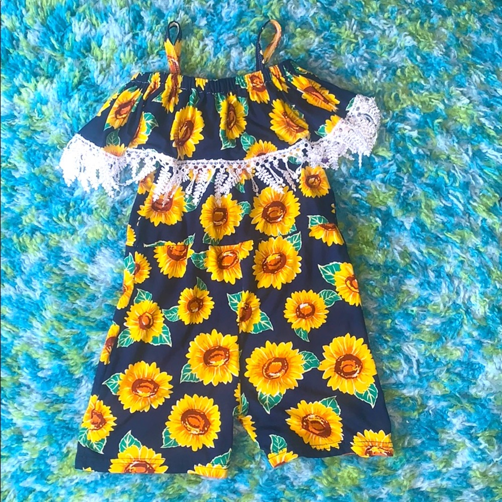 Little girls cold shoulder sunflower romper 🌻